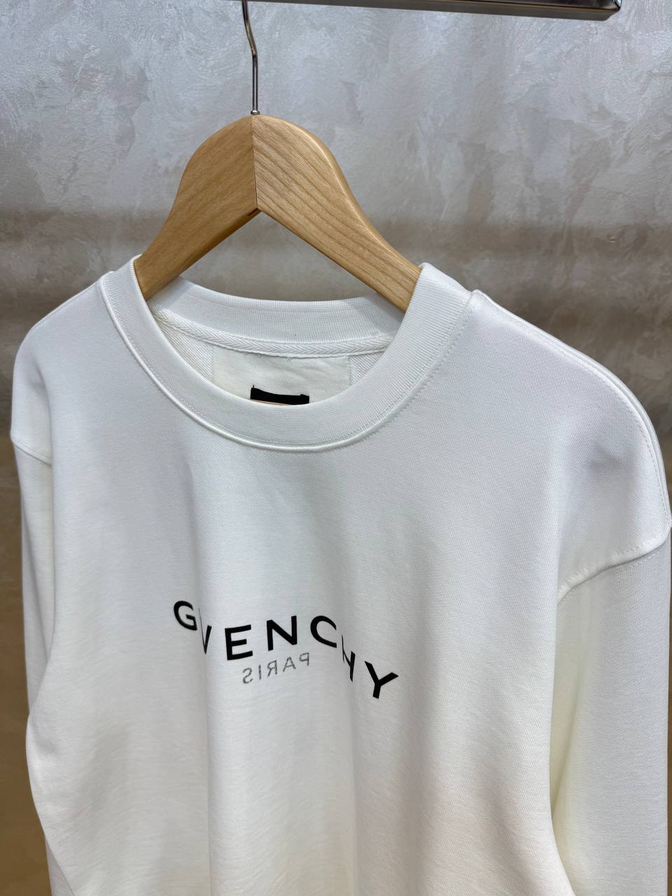 Givenchy Wit Sweater
