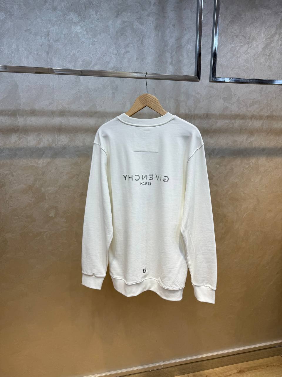 Givenchy Wit Sweater