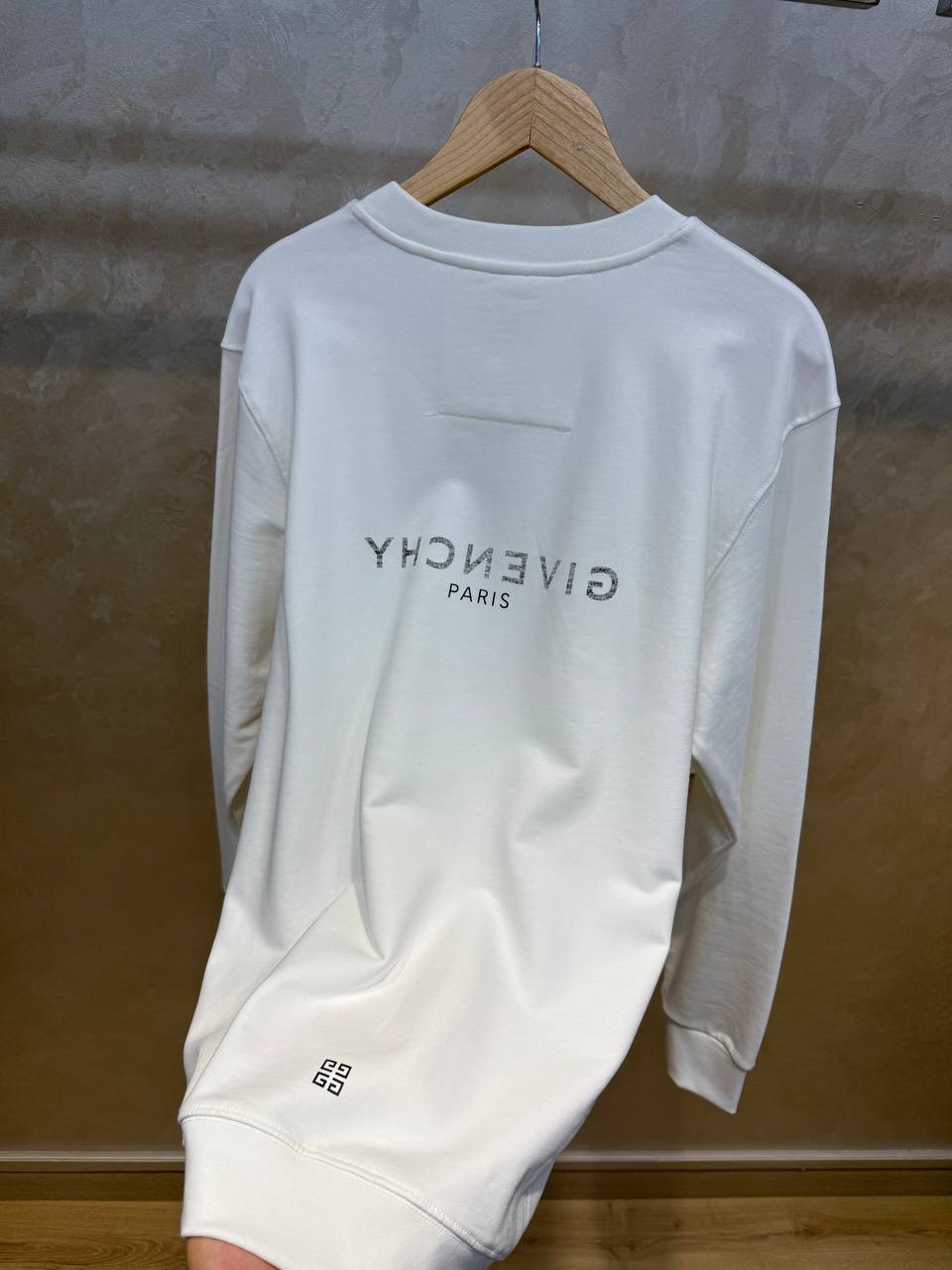 Givenchy Wit Sweater